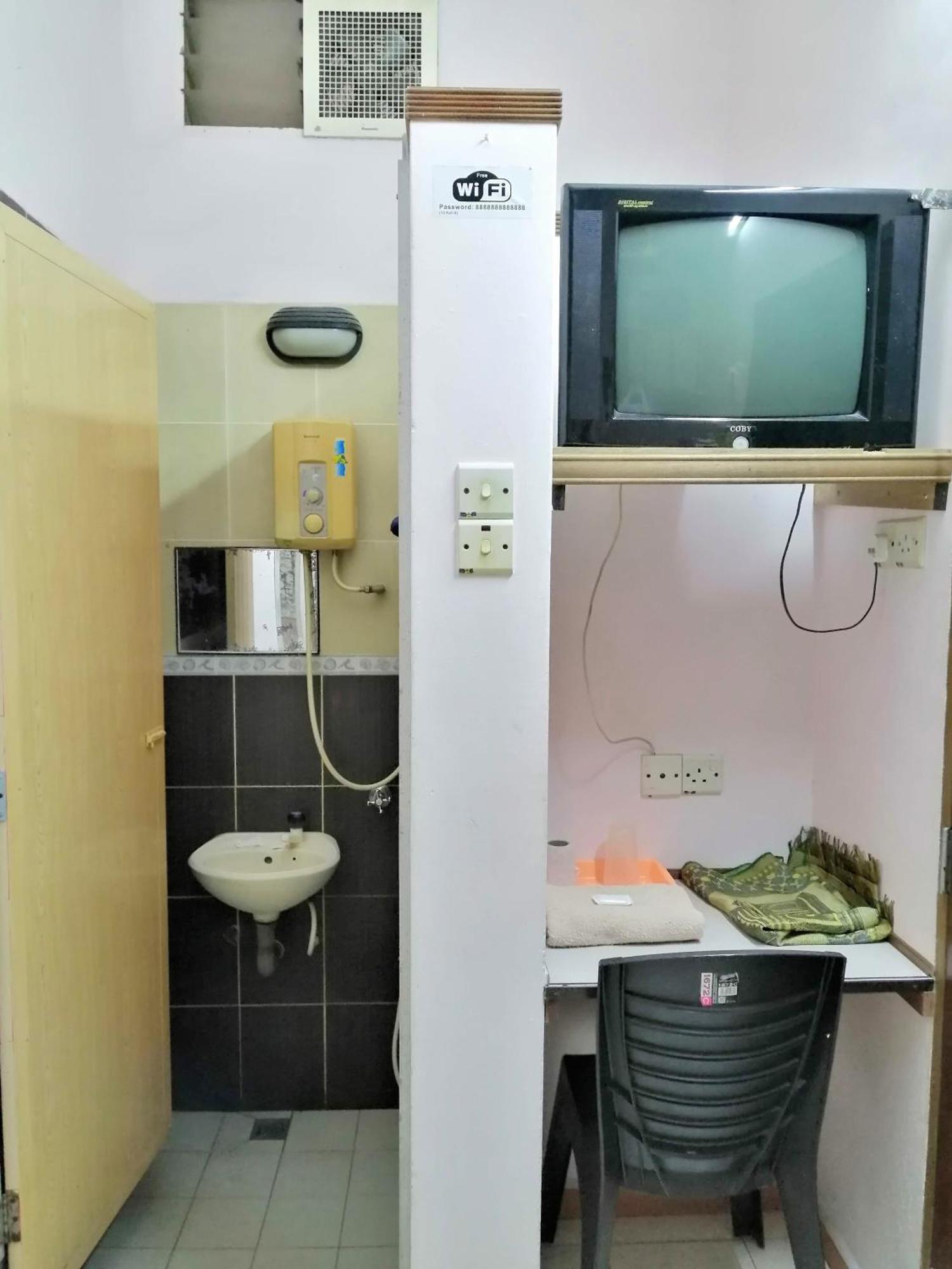 New Budget Inn Hotel Chukai Екстериор снимка