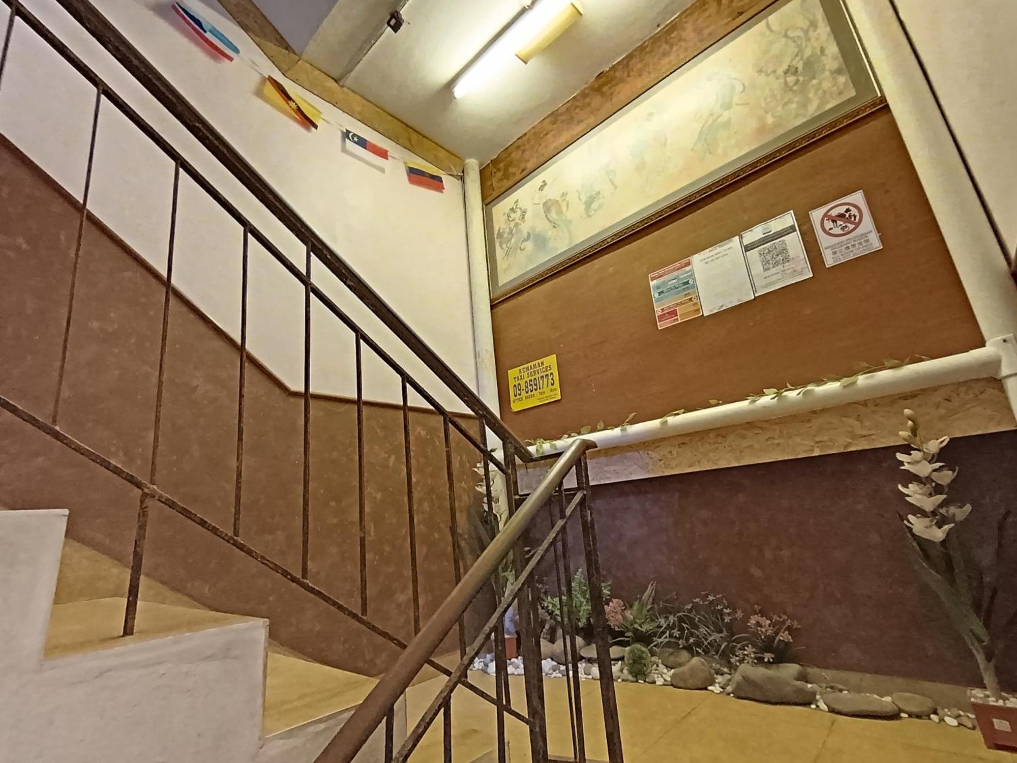 New Budget Inn Hotel Chukai Екстериор снимка
