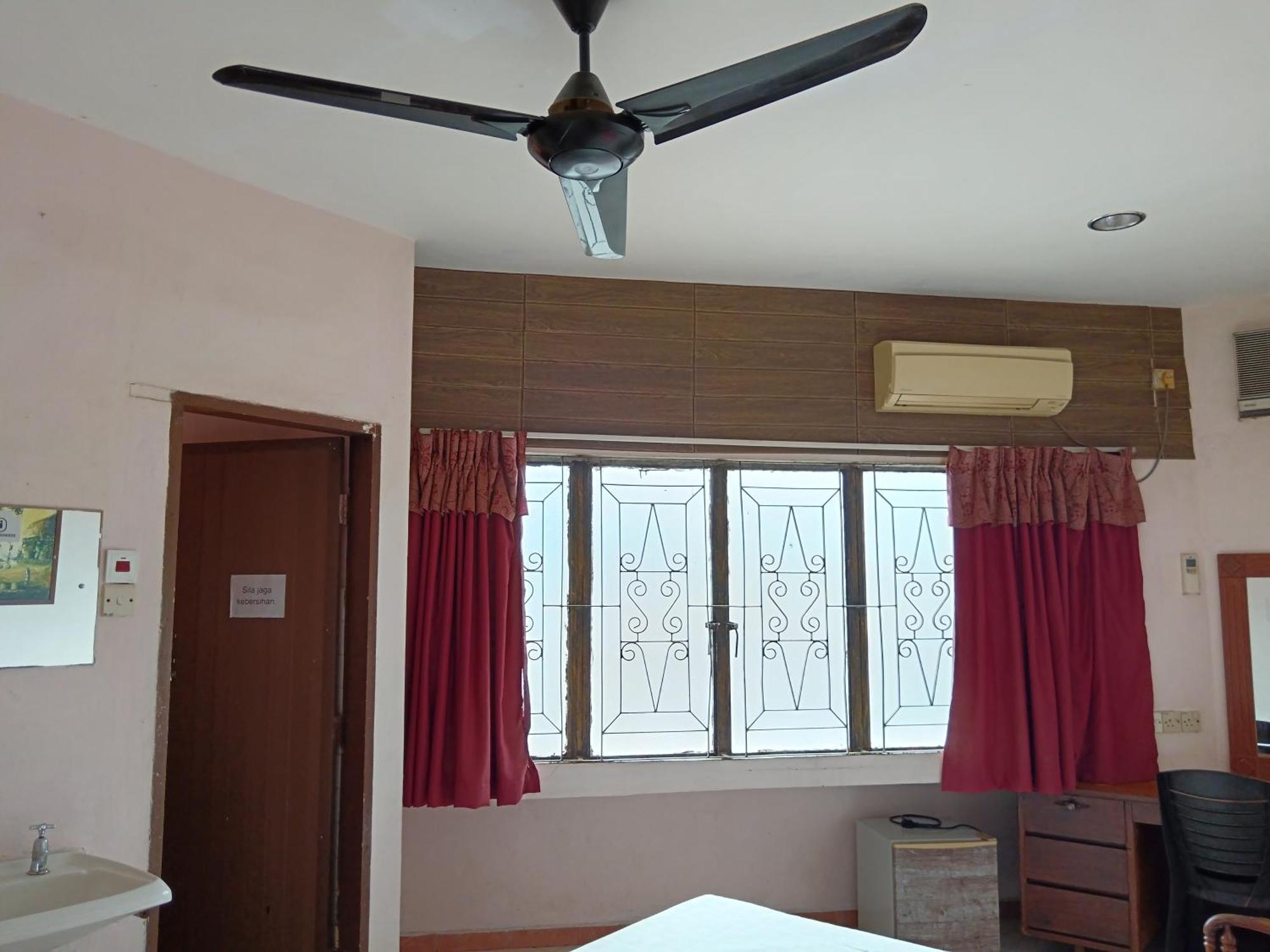 New Budget Inn Hotel Chukai Екстериор снимка