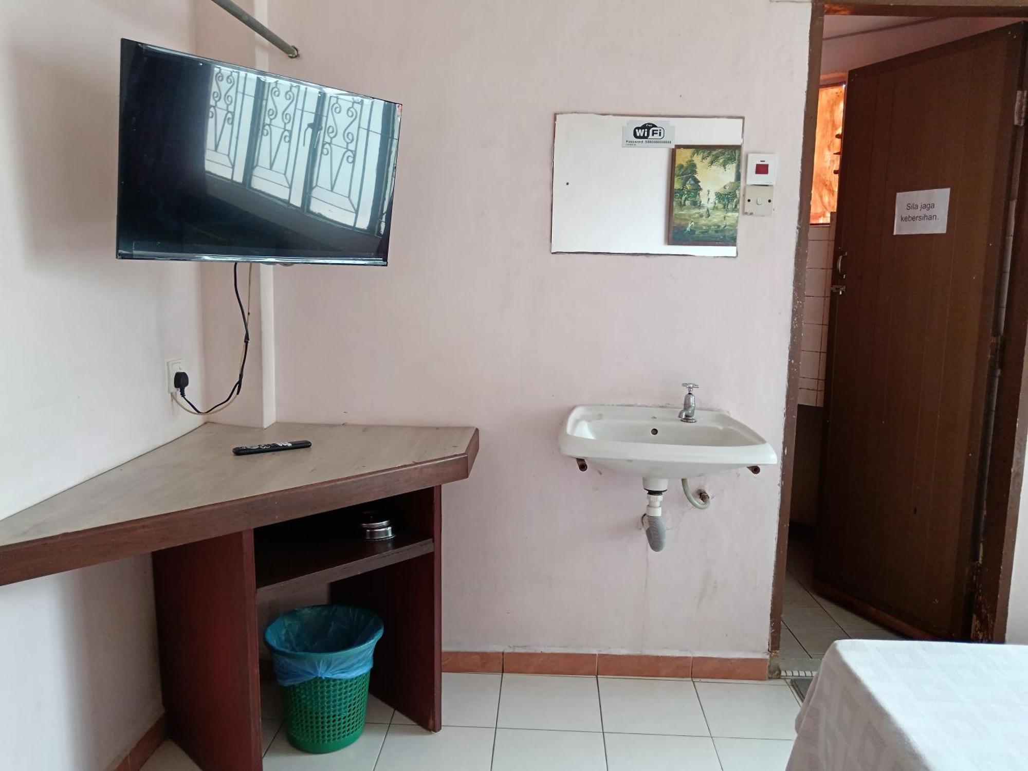 New Budget Inn Hotel Chukai Екстериор снимка