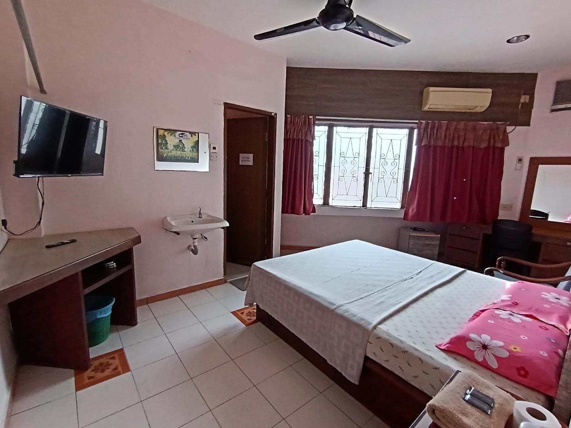 New Budget Inn Hotel Chukai Екстериор снимка