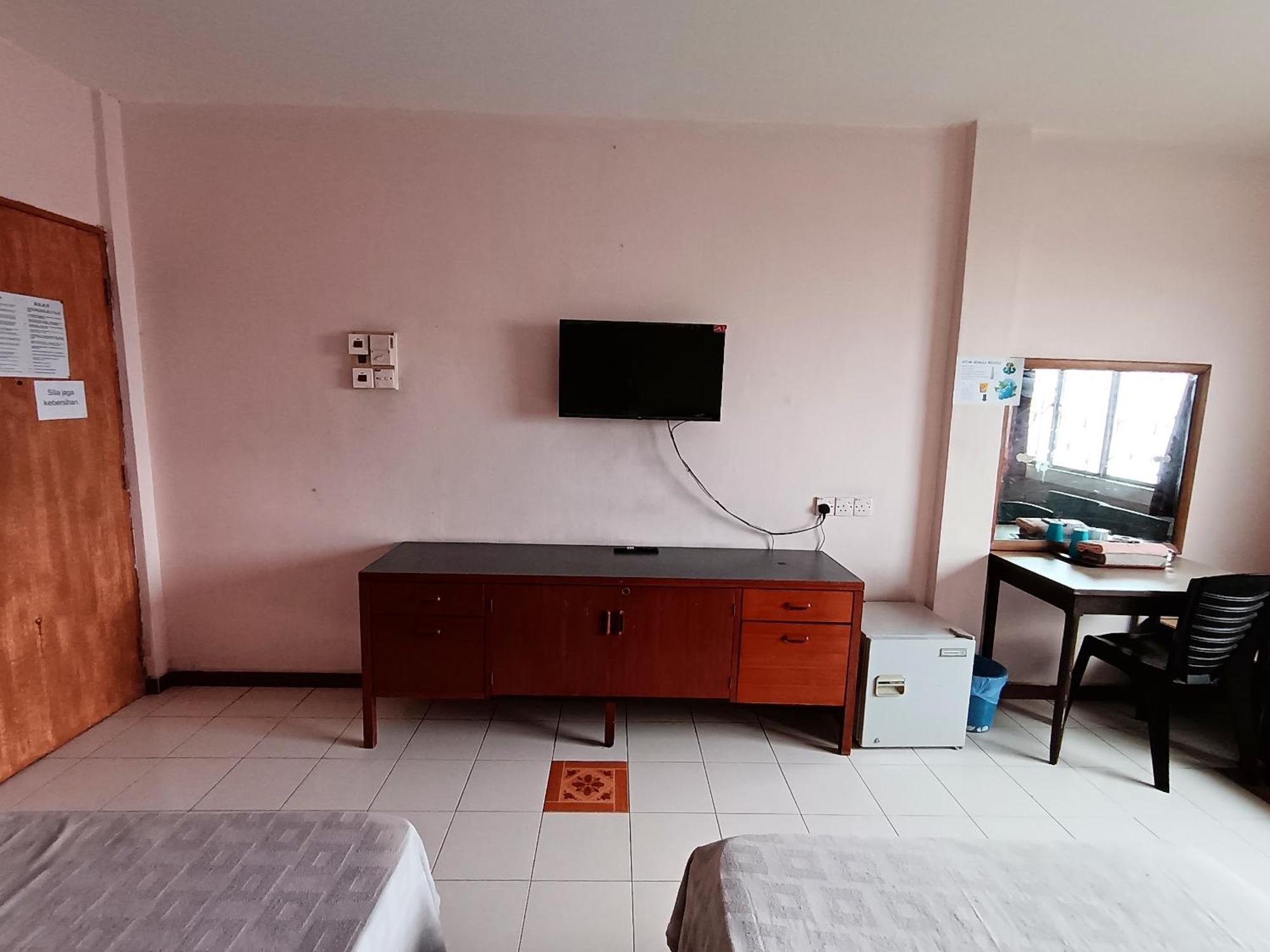 New Budget Inn Hotel Chukai Екстериор снимка