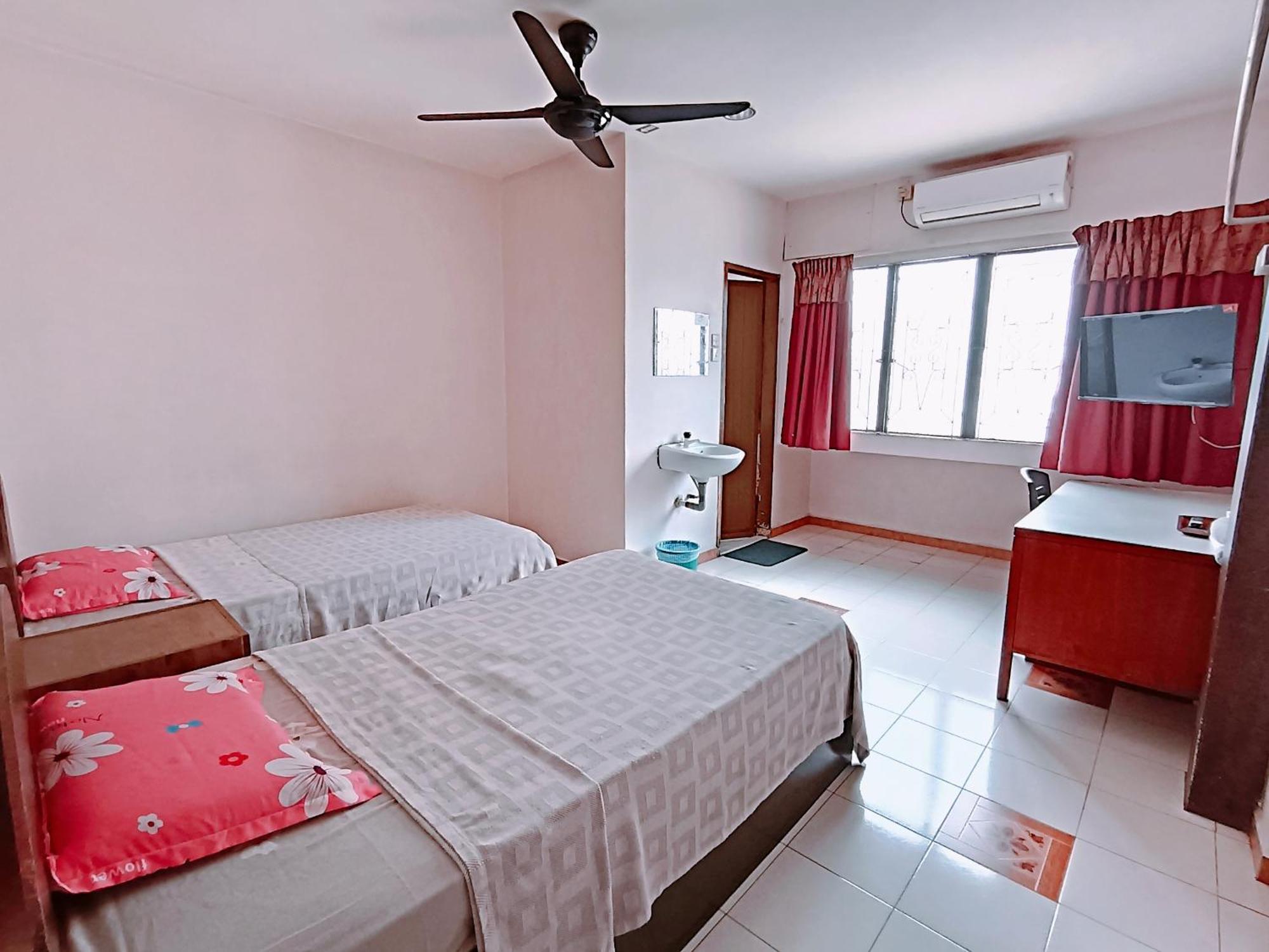 New Budget Inn Hotel Chukai Екстериор снимка