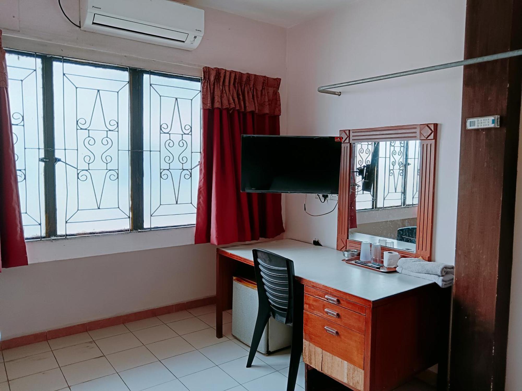 New Budget Inn Hotel Chukai Екстериор снимка